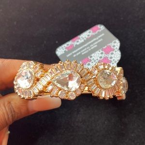Gold clasp opening bracelet